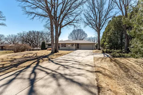 706 Woodland Dr, Fergus Falls, MN 56537