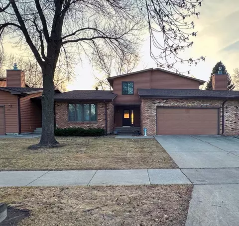 1613 32nd St S, Fargo, ND 58103