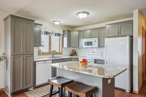 300 Wildwood Cir, Roberts, WI 54023