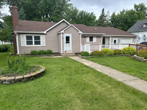 520 Woodman Ave, Dovray, MN 56125