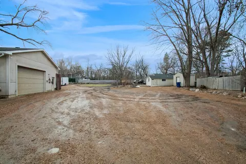 Exterior - 25565 Smithtown Rd, Excelsior, MN 55331 photo 5 of 7