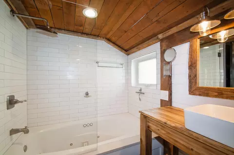 Bath - 25565 Smithtown Rd, Excelsior, MN 55331 photo 1 of 2