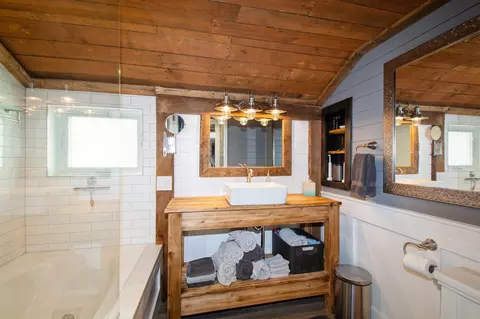 Bath - 25565 Smithtown Rd, Excelsior, MN 55331 photo 2 of 2