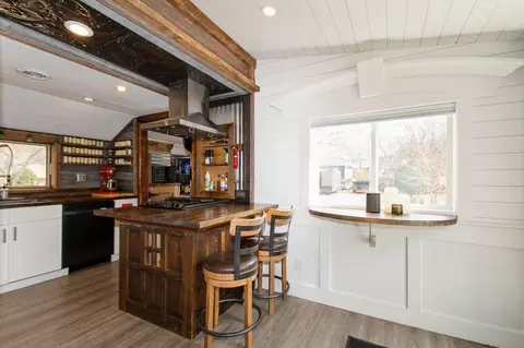Kitchen - 25565 Smithtown Rd, Excelsior, MN 55331 photo 4 of 6