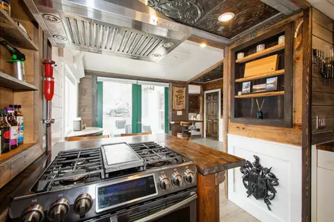 Kitchen - 25565 Smithtown Rd, Excelsior, MN 55331 photo 6 of 6