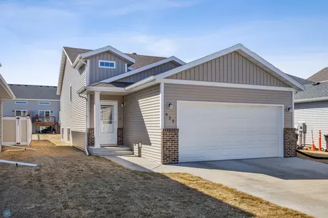 925 28 Ave W, West Fargo, ND 58078