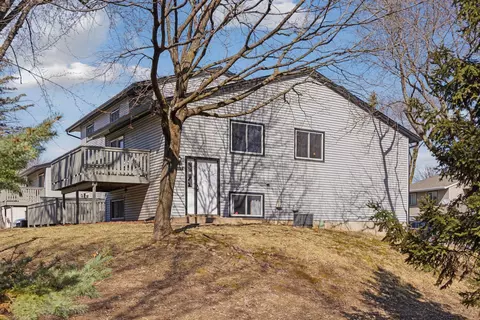 4855 Grenwich Way N, Oakdale, MN 55128