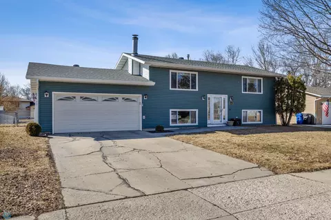 1833 18th St S, Fargo, ND 58103
