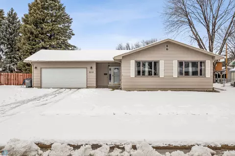 2219 19th St S, Moorhead, MN 56560