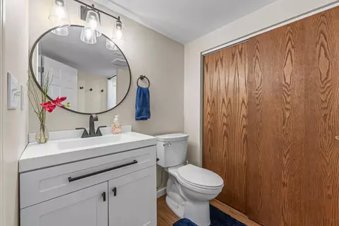 Bath - 4401 Morris Ln, Bloomington, MN 55437 photo 2 of 3