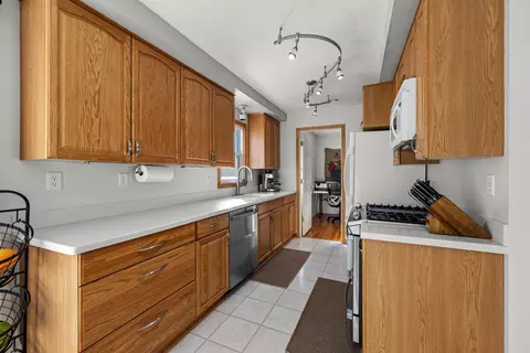 Kitchen - 4401 Morris Ln, Bloomington, MN 55437 photo 1 of 4