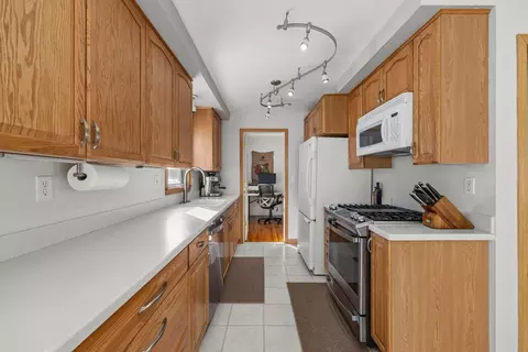 Kitchen - 4401 Morris Ln, Bloomington, MN 55437 photo 2 of 4