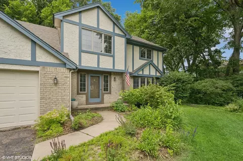 12555 Dover Dr, Apple Valley, MN 55124