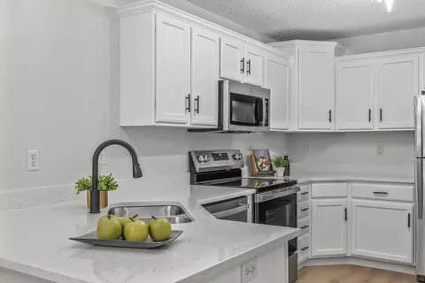 2233 River Rock Ln, Shakopee, MN 55379