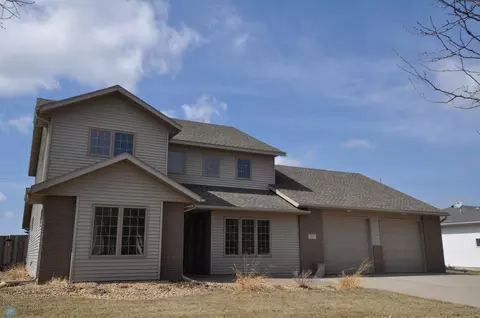 319 Clearview Ct, Moorhead, MN 56560