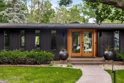 6801 Utica Ter, Chanhassen, MN 55317