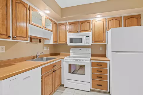 12600 Parkwood Dr #213, Burnsville, MN 55337