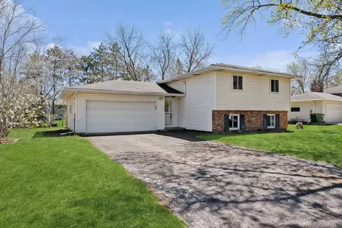 5212 Red Oak Dr, Mounds View, MN 55112