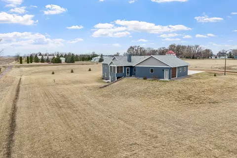 Exterior - 611 Garden St, Springfield, MN 56087 photo 5 of 6