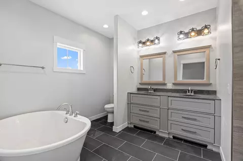 Bath - 611 Garden St, Springfield, MN 56087 photo 3 of 6