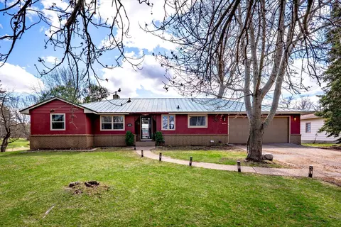 6671 Maple St, North Branch, MN 55056