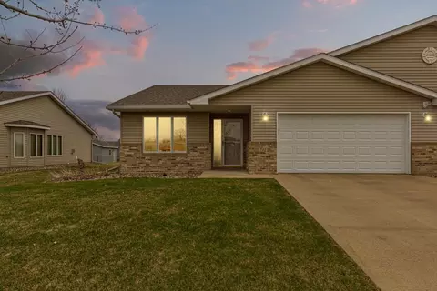 732 Escalade Ln SE, Owatonna, MN 55060
