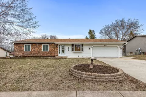 4725 141st St W, Apple Valley, MN 55124