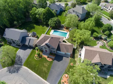 8516 Carriage Hill Cir, Savage, MN 55378