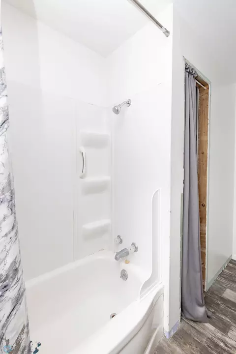 Bath - 615 E Adams Ave, Mahnomen, MN 56557 photo 2 of 3