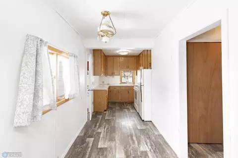Entry Way - 615 E Adams Ave, Mahnomen, MN 56557 photo 1 of 4