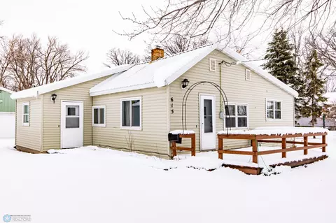 615 E Adams Ave, Mahnomen, MN 56557