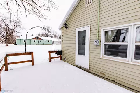 Exterior - 615 E Adams Ave, Mahnomen, MN 56557 photo 6 of 13