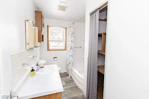 Bath - 615 E Adams Ave, Mahnomen, MN 56557 photo 1 of 3