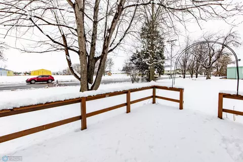 Exterior - 615 E Adams Ave, Mahnomen, MN 56557 photo 4 of 13