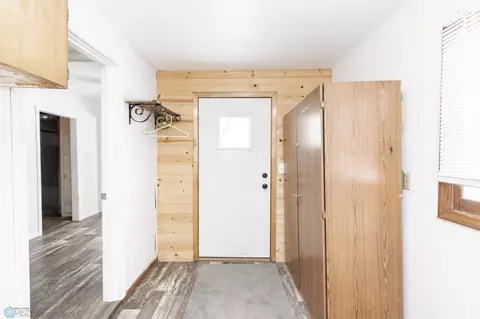 Entry Way - 615 E Adams Ave, Mahnomen, MN 56557 photo 3 of 4