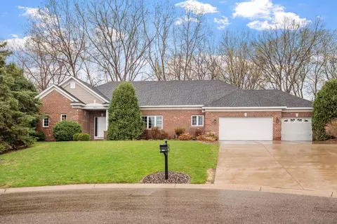 1100 Bent Tree Hills Dr, New Brighton, MN 55112