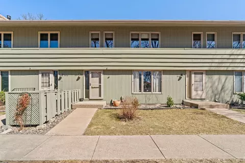 281 Windsor Ln, New Brighton, MN 55112