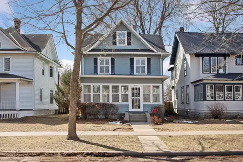 1688 Laurel Ave, Saint Paul, MN 55104
