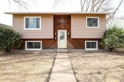107 37th Ave NW, Rochester, MN 55901