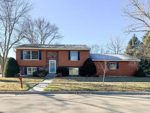 2085 26th Ave NW, Rochester, MN 55901