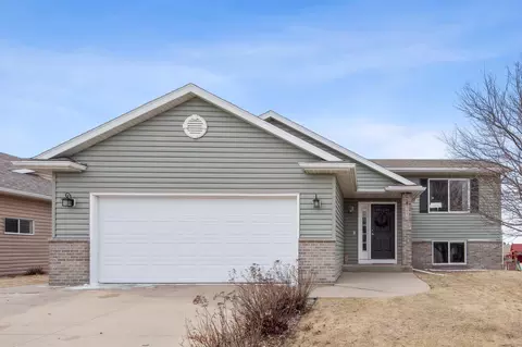 5836 Kingsbury Dr NW, Rochester, MN 55901