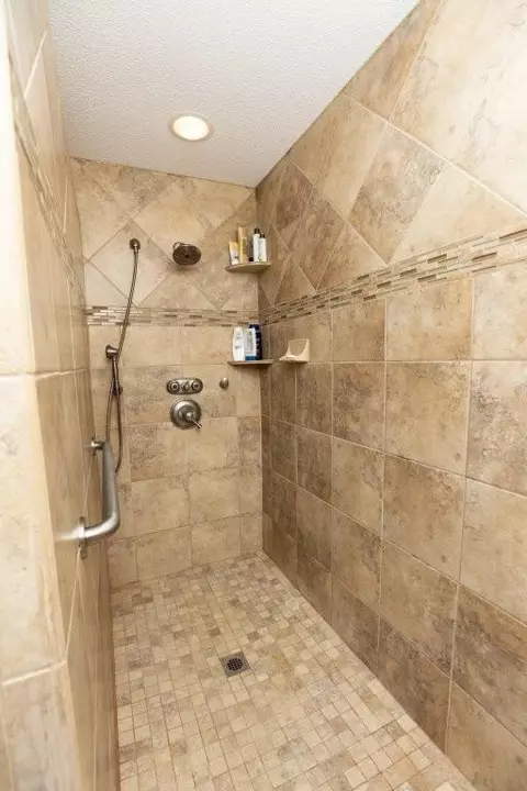 Bath - 5290 Lawler Beach Rd, Willmar, MN 56201 photo 2 of 3