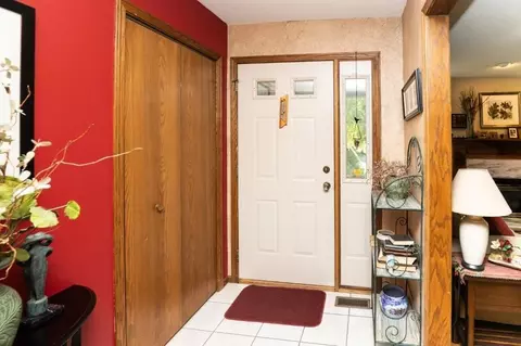 Entry Way - 5290 Lawler Beach Rd, Willmar, MN 56201 photo 1 of 4