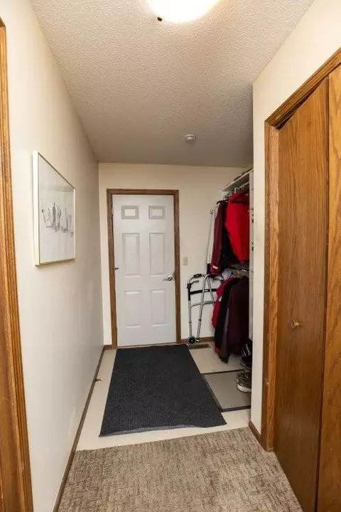 Entry Way - 5290 Lawler Beach Rd, Willmar, MN 56201 photo 2 of 4