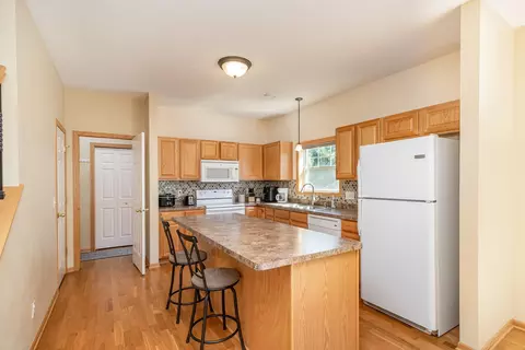 2692 Vierling Dr E, Shakopee, MN 55379