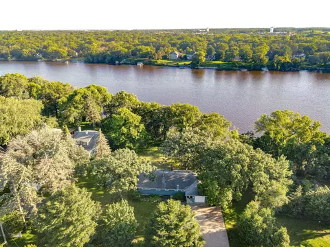 802 River Ln, Anoka, MN 55303