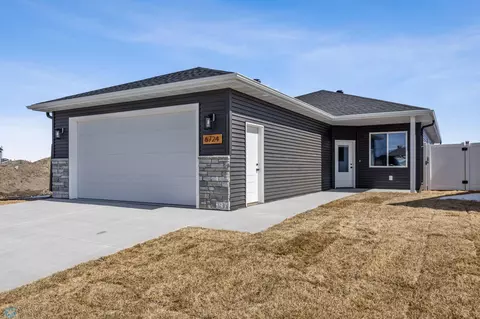 6724 68th Ave S, Horace, ND 58047