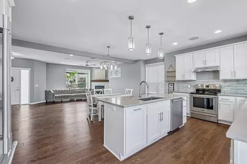 36 E 125th St, Burnsville, MN 55337