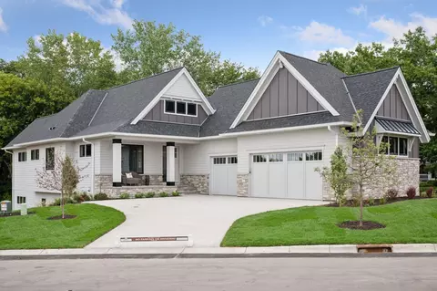 592 Harbor Ct, Shoreview, MN 55126