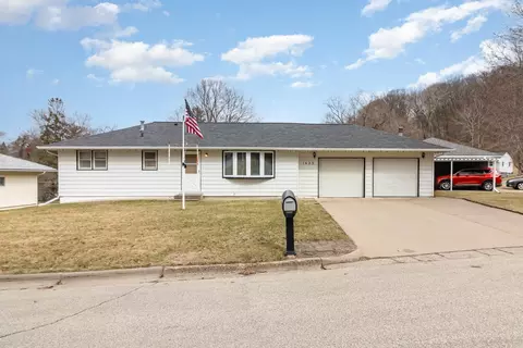 1623 Birchwood Dr, Red Wing, MN 55066